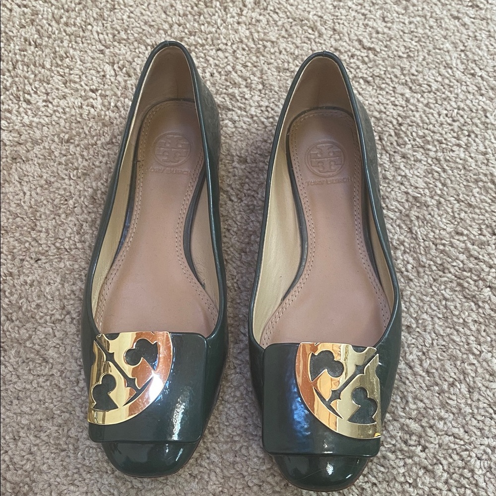 Tory Burch Dark Green Flats with Gold Emblem Size 5